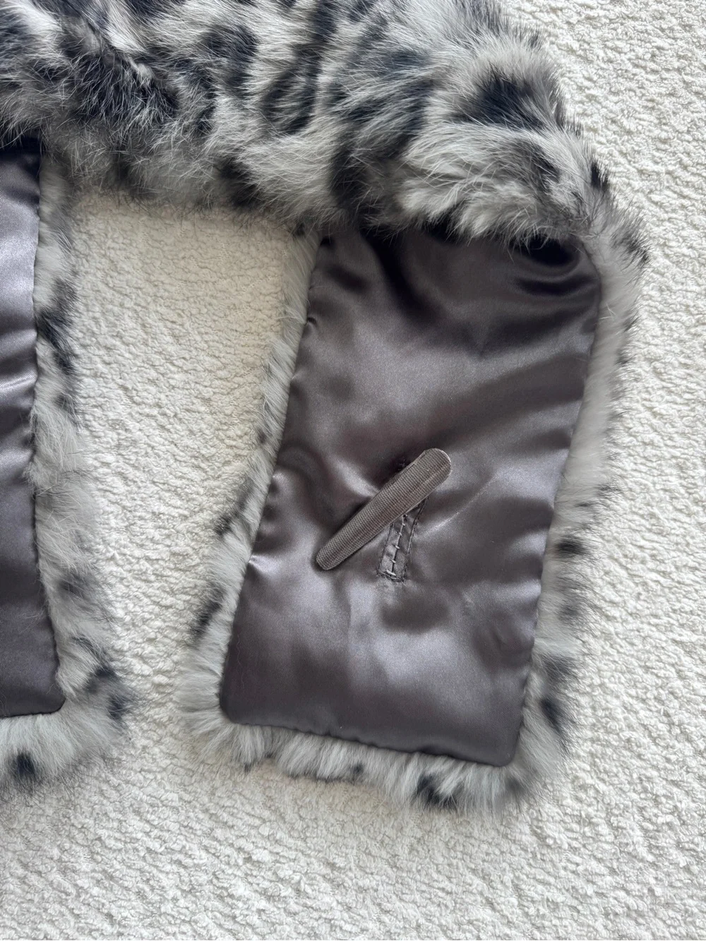 J MCLAUGHLIN Gray Leopard Head Scarf
